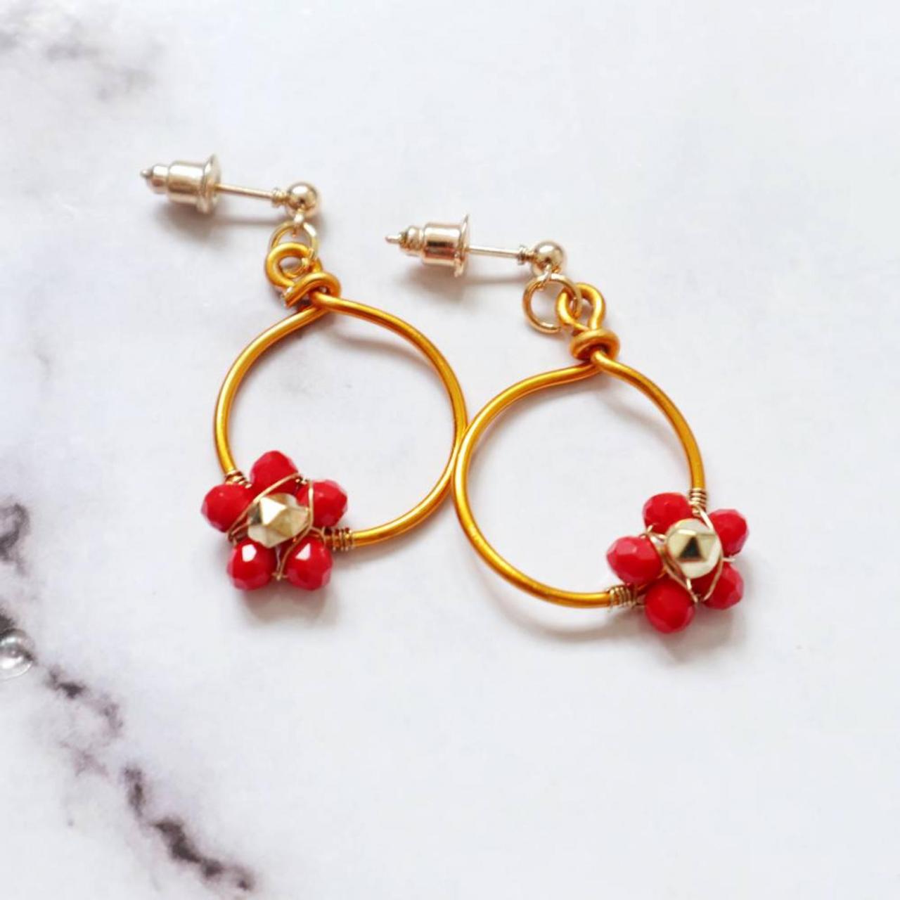 Minimal Hoops Earrings, Flower Earrings, Beaded Earrings, Minimalist Golden Hoops, Golden Hoops For Woman, Flower Minimalist Earrings