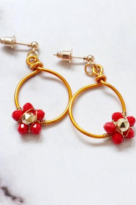Minimal hoops earrings, flower earrings, beaded earrings, minimalist golden hoops, golden hoops for woman, flower minimalist earrings